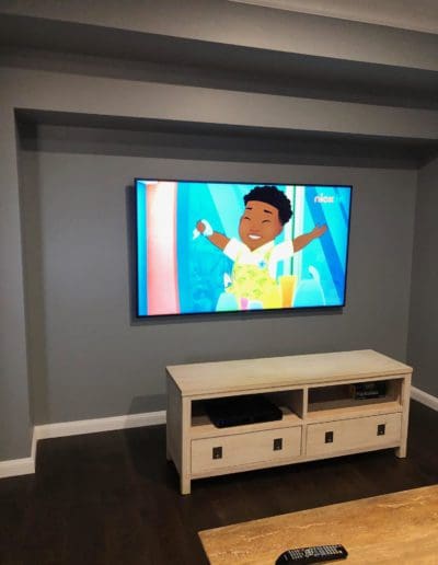 smart tv, wall mounted